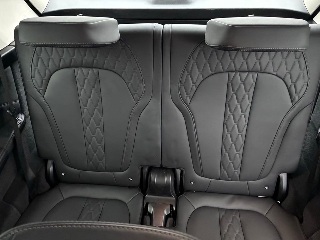 Used 2024 BMW X7 xDrive40i w/ Premium Package AWD/4WD image 23