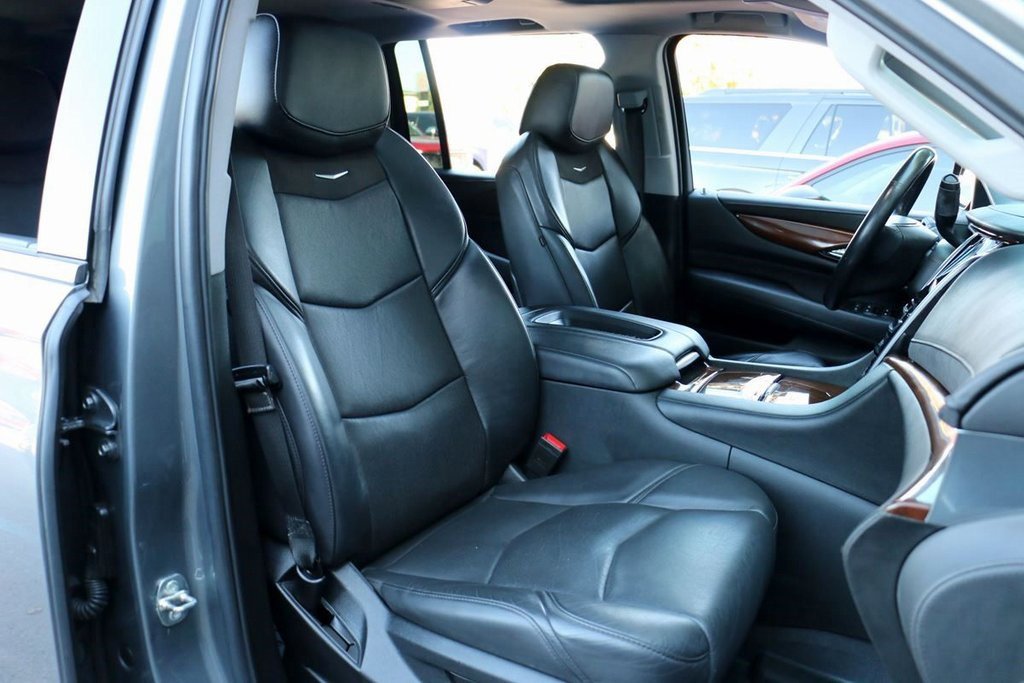 Used 2020 Cadillac Escalade ESV Premium Luxury image 40