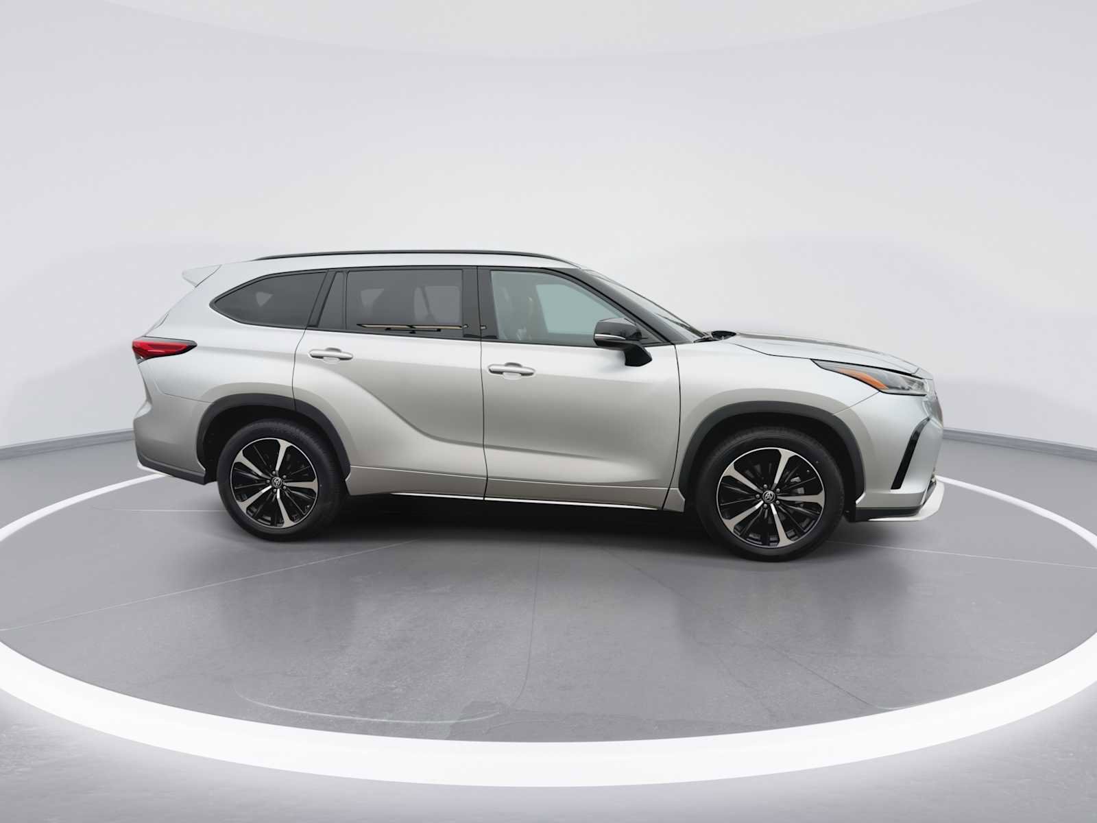 Used 2022 Toyota Highlander XSE image 9