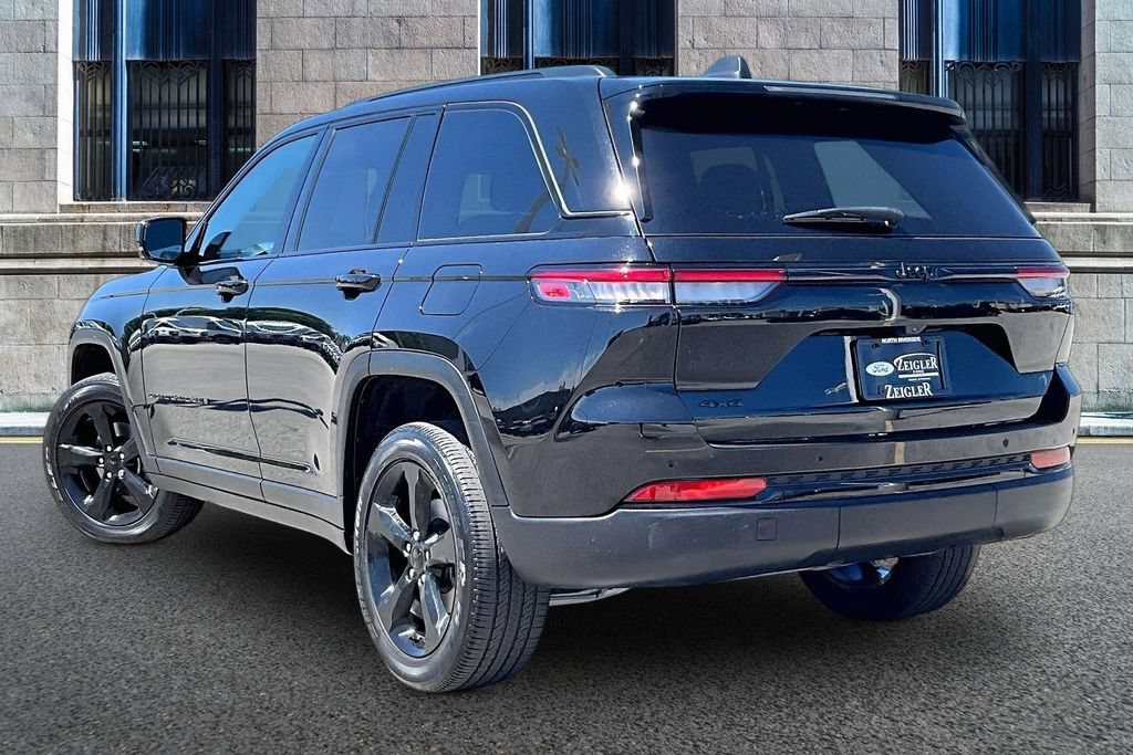Used 2024 Jeep Grand Cherokee Altitude AWD/4WD image 10