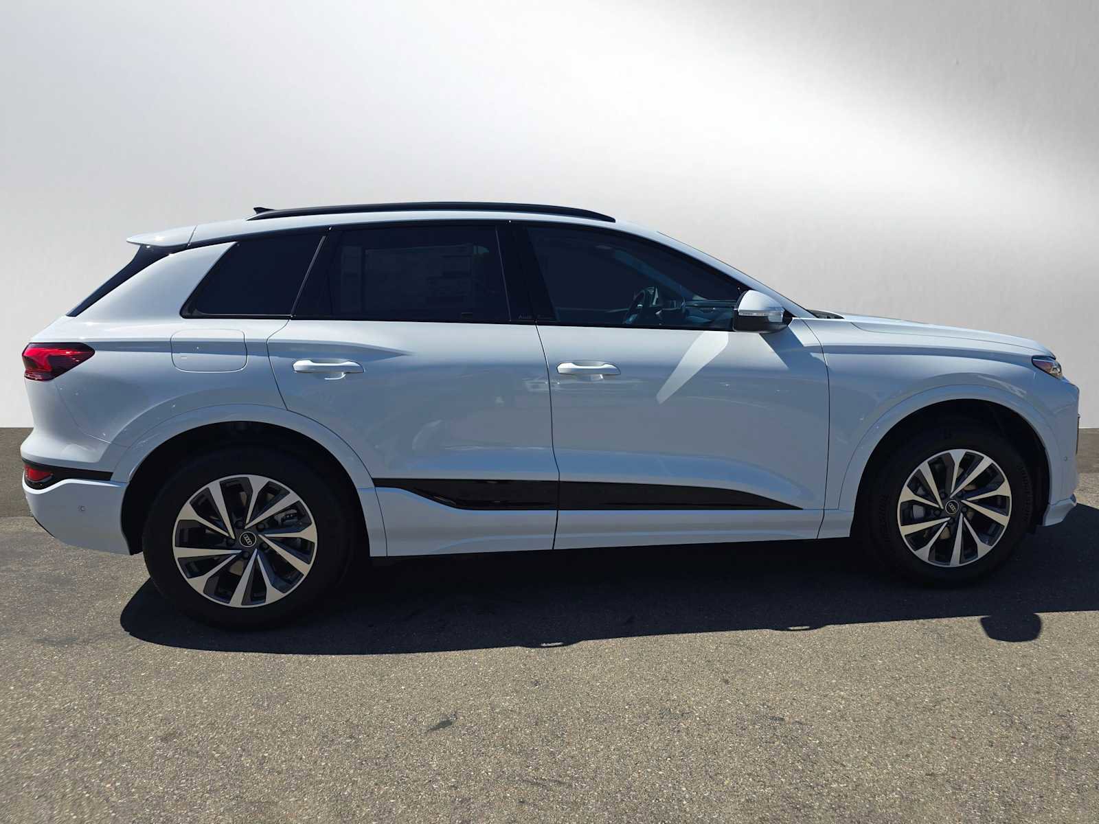 New 2025 Audi Q6 e-tron Premium Plus image 2