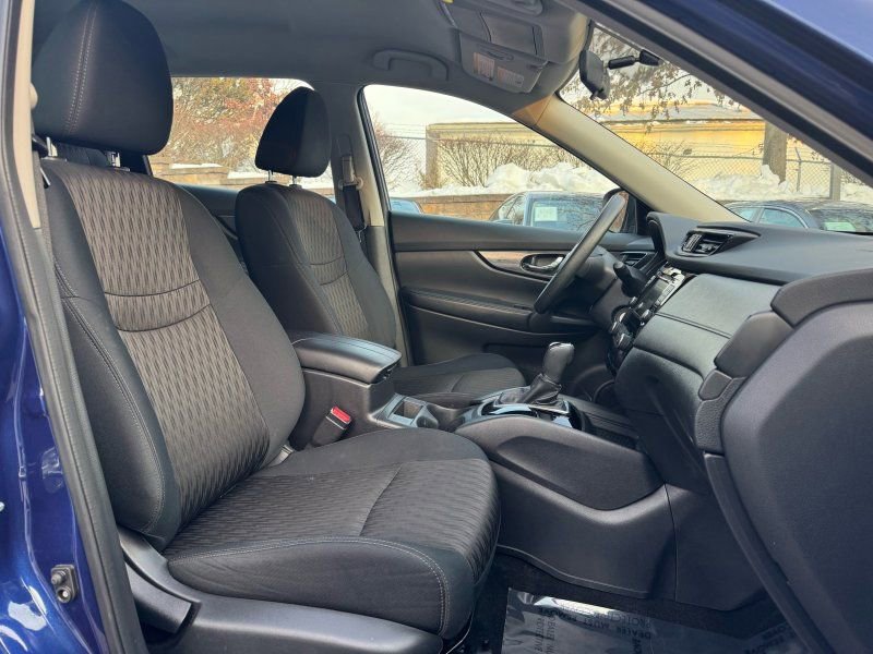 Used 2018 Nissan Rogue S image 19