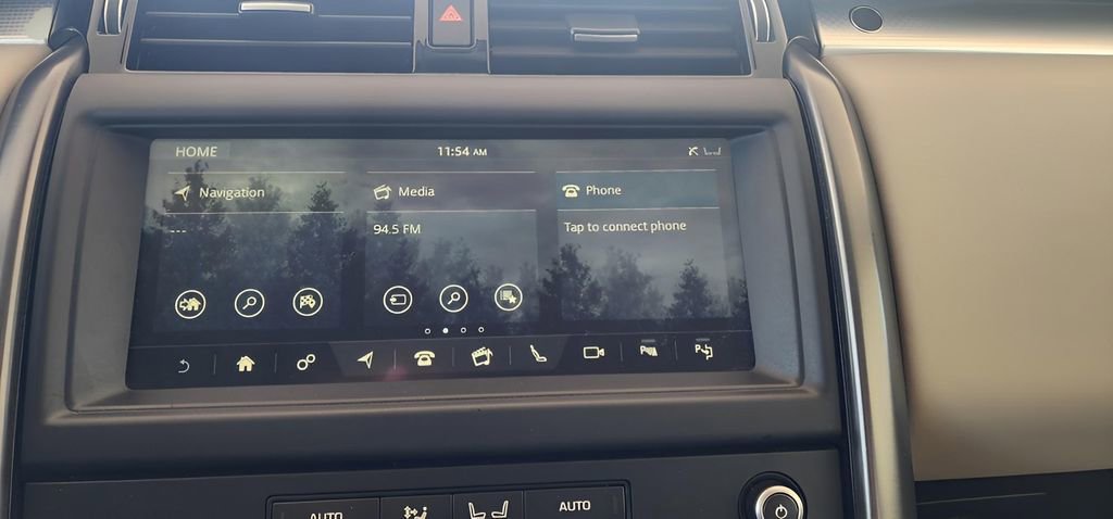 Used 2020 Land Rover Discovery Landmark image 36