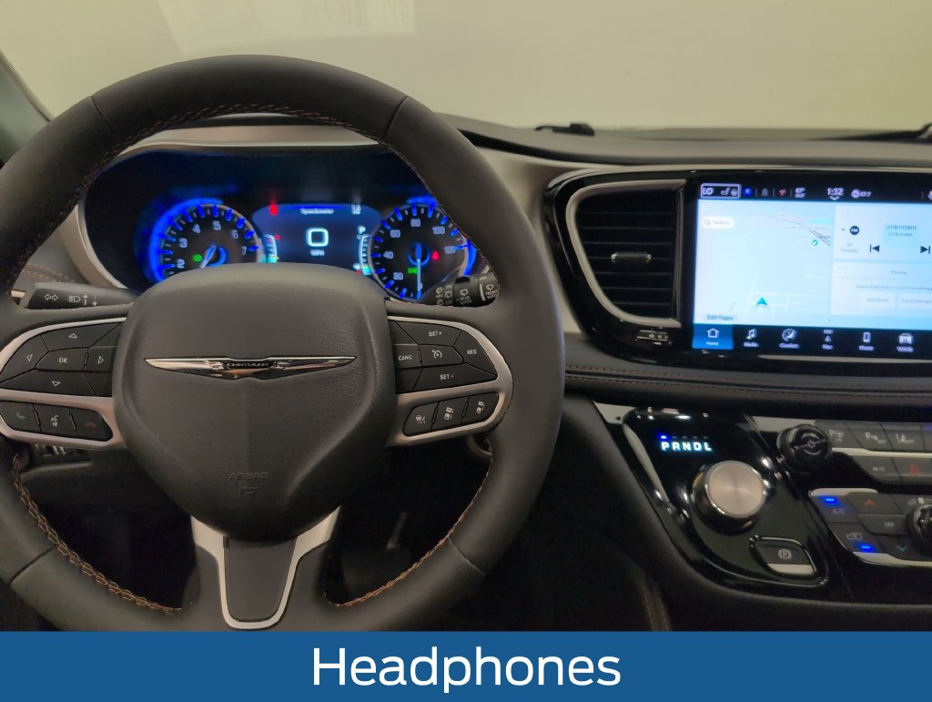 Used 2024 Chrysler Pacifica Pinnacle FWD image 24