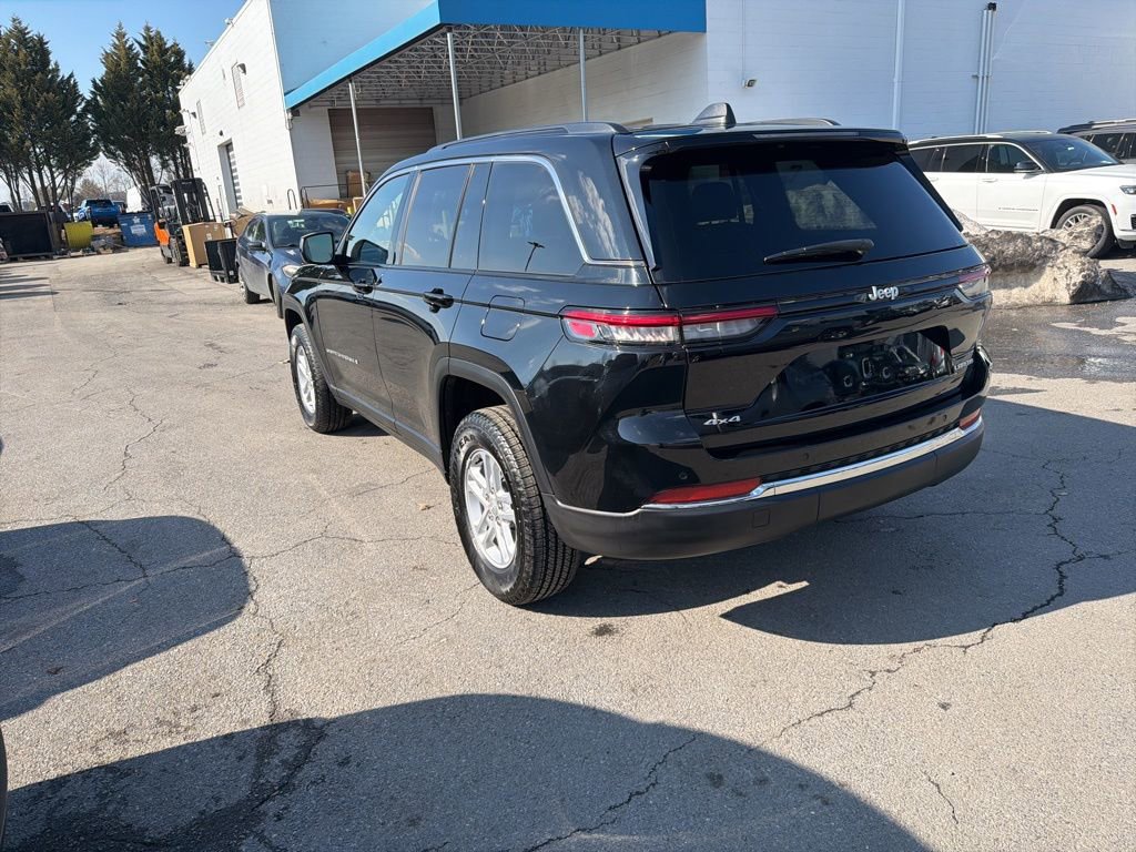 Used 2025 Jeep Grand Cherokee Laredo image 7