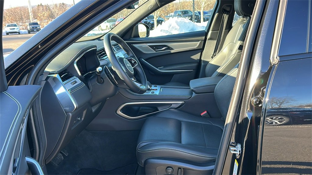 Used 2025 Jaguar F-PACE R-Dynamic S image 9