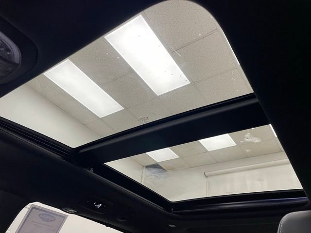 Used 2025 Chrysler Pacifica Limited image 22