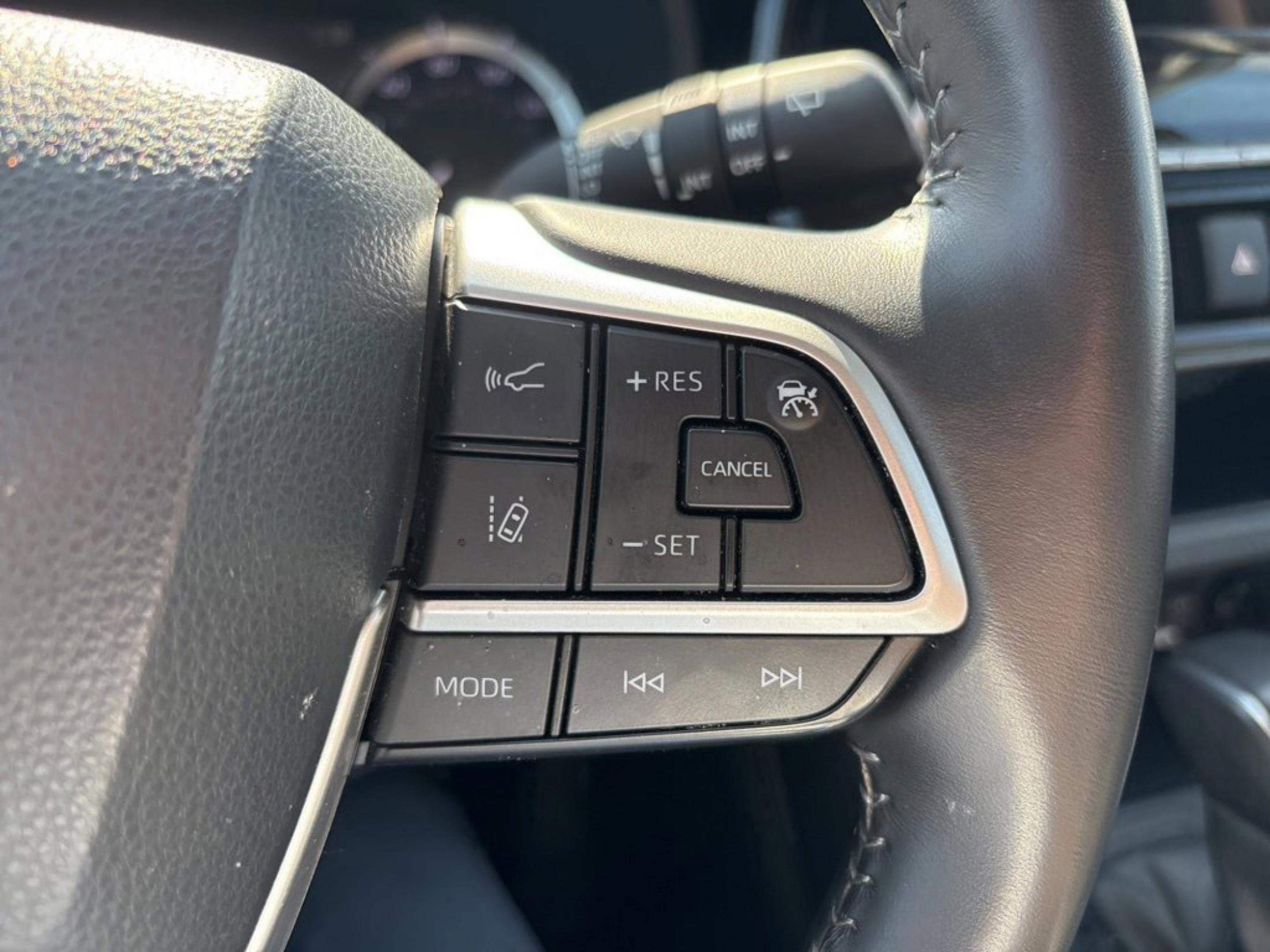 Used 2024 Toyota Highlander LE image 14