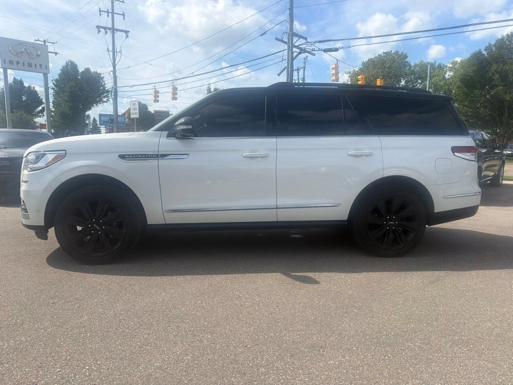 Used 2024 Lincoln Navigator Black Label AWD/4WD image 2