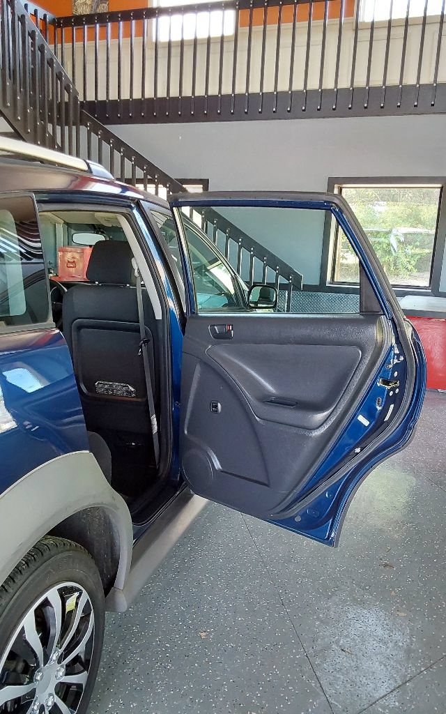 Used 2005 Pontiac Vibe w/ Power Group Value Package FWD image 16