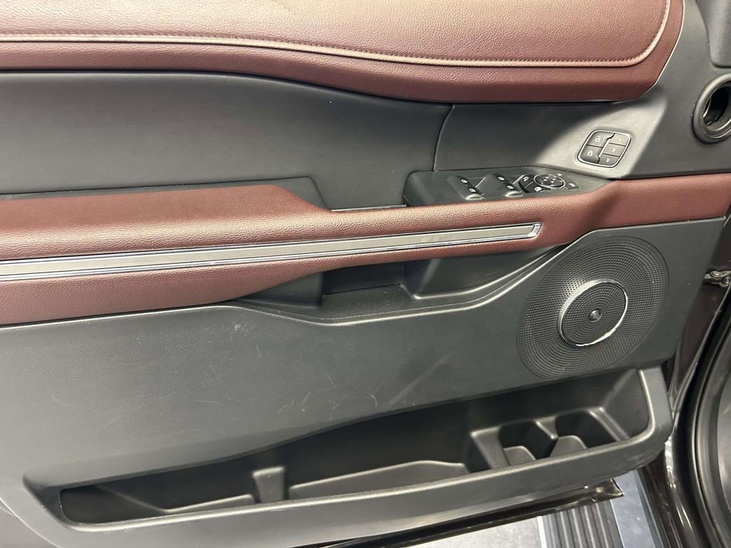 Used 2024 Ford Expedition Limited RWD image 19