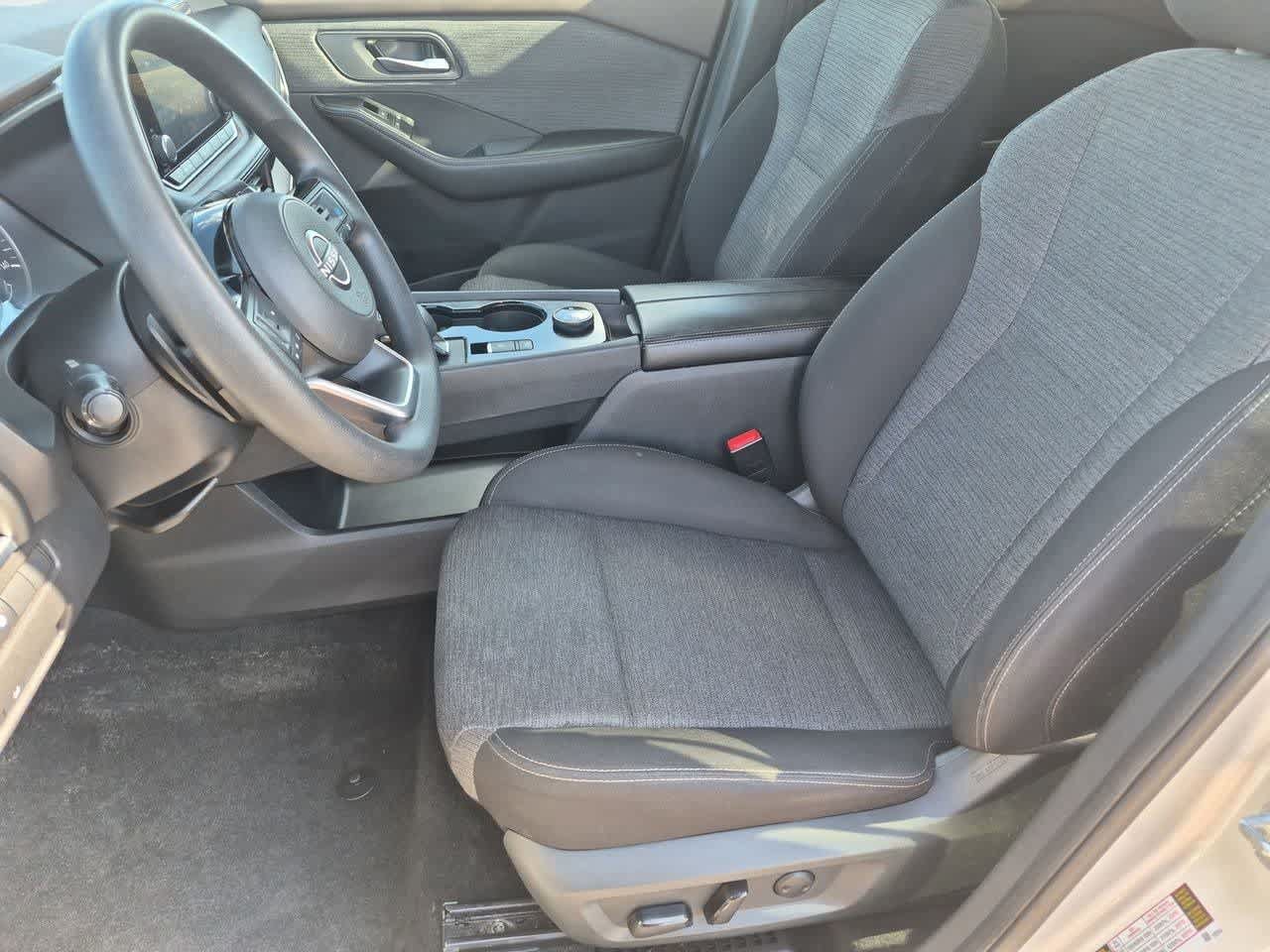 Used 2023 Nissan Rogue SV AWD/4WD image 16
