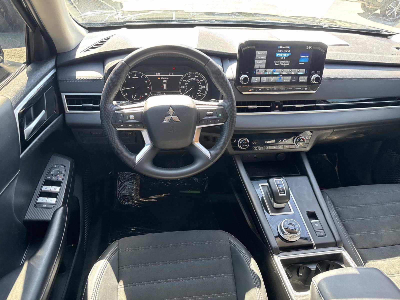 Used 2023 Mitsubishi Outlander SE image 8