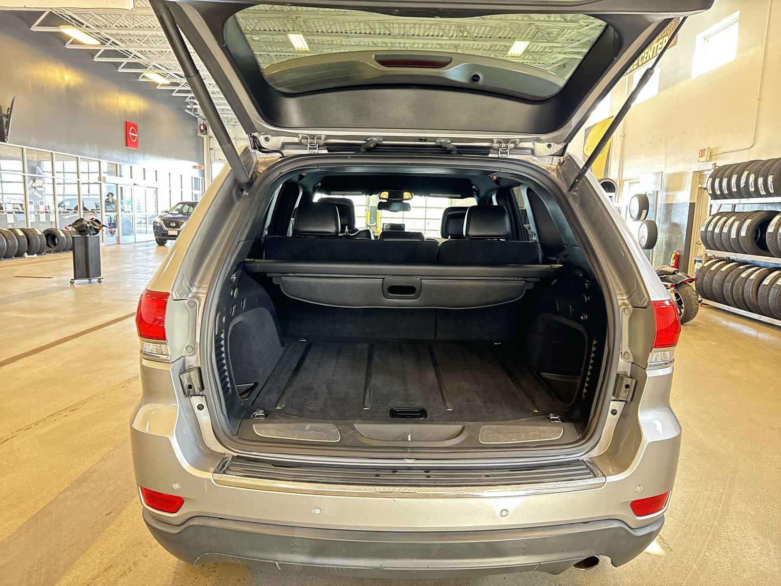 Used 2015 Jeep Grand Cherokee Limited image 31