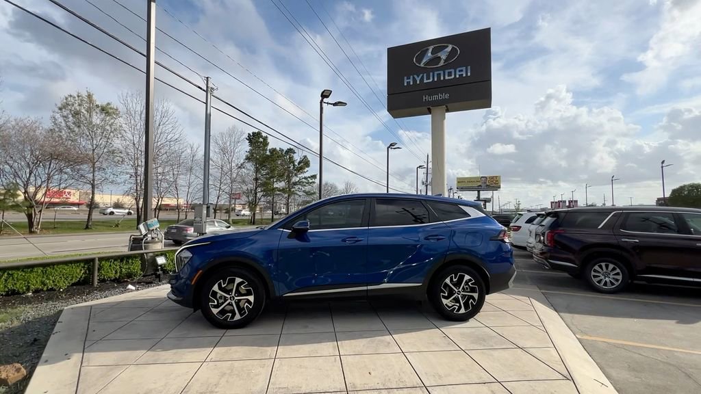 Used 2023 Kia Sportage EX image 4