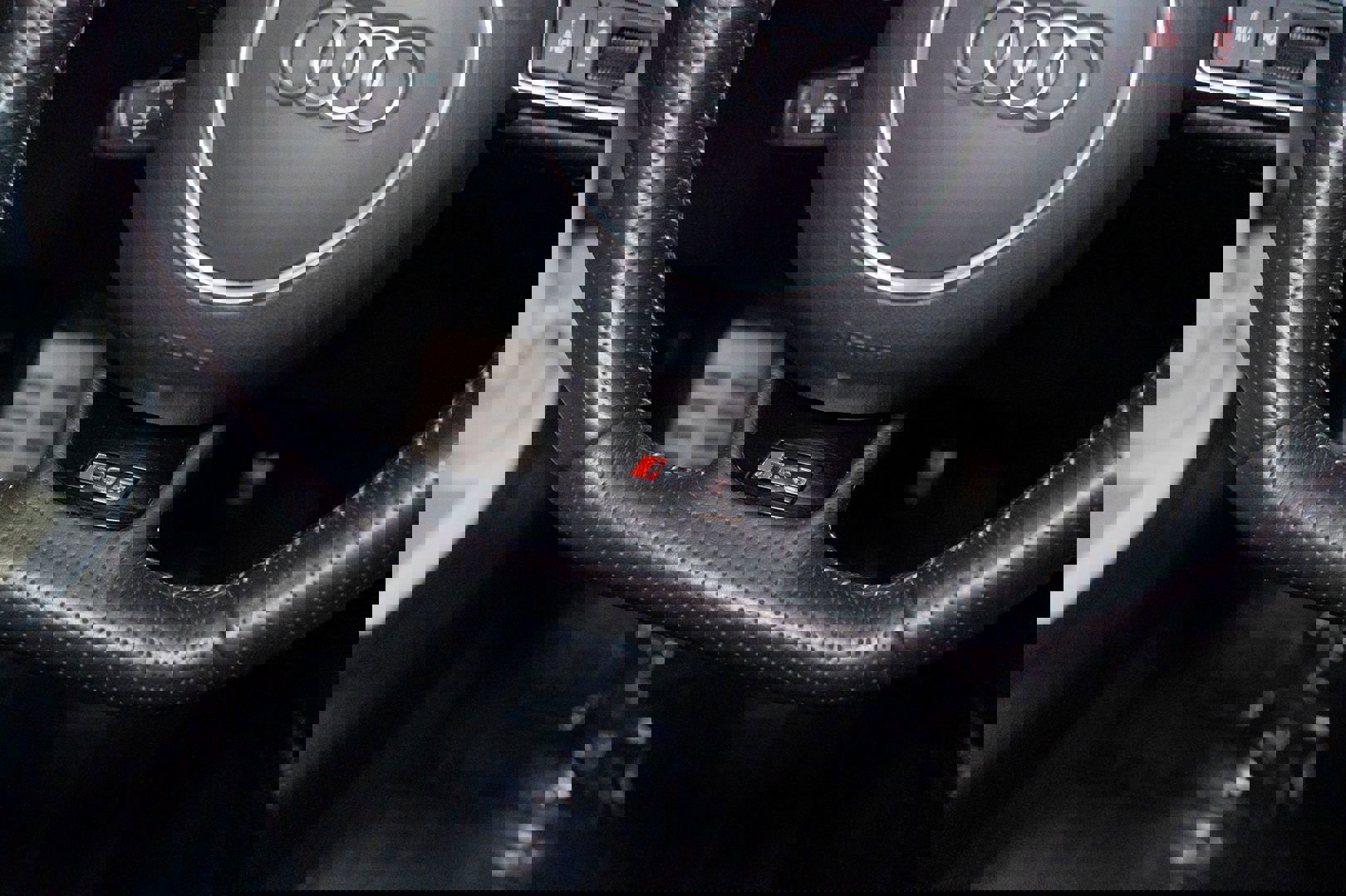 Used 2013 Audi RS 5 Coupe w/ Audi MMI Navigation Plus Pkg image 39