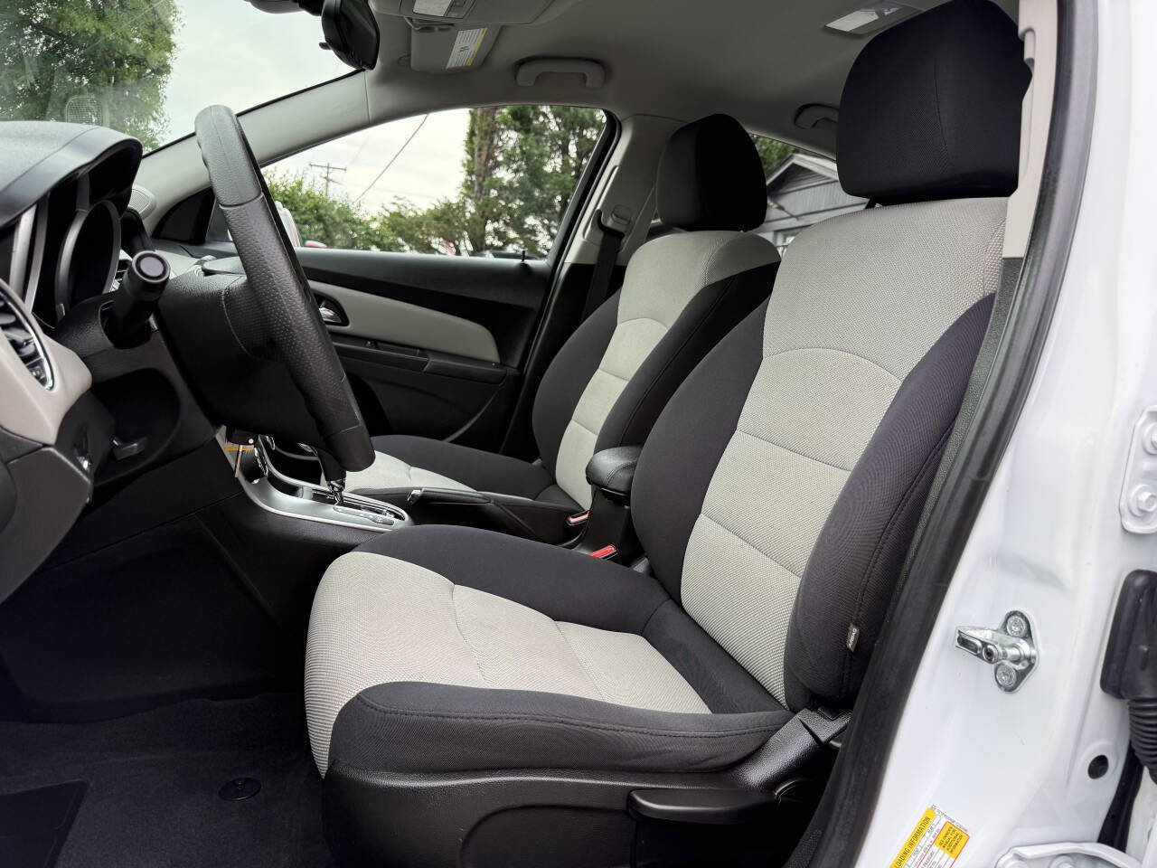 Used 2015 Chevrolet Cruze LS FWD image 9