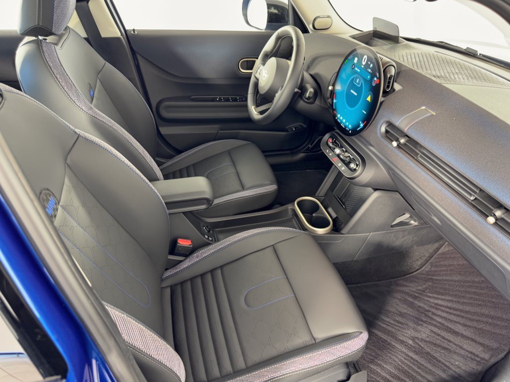 Certified 2025 MINI Cooper 4-Door Hardtop FWD image 30