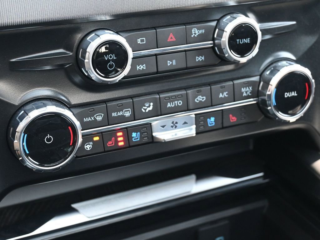 Used 2025 Ford F350 Platinum image 30