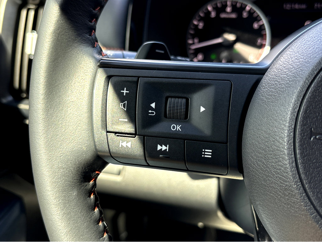 Used 2025 Nissan Pathfinder Rock Creek image 14