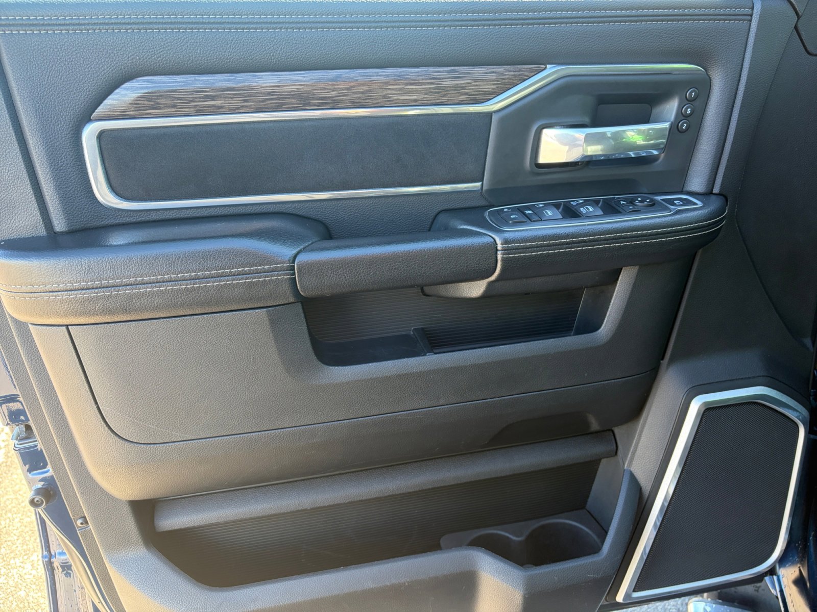 Used 2020 RAM 2500 Laramie image 13