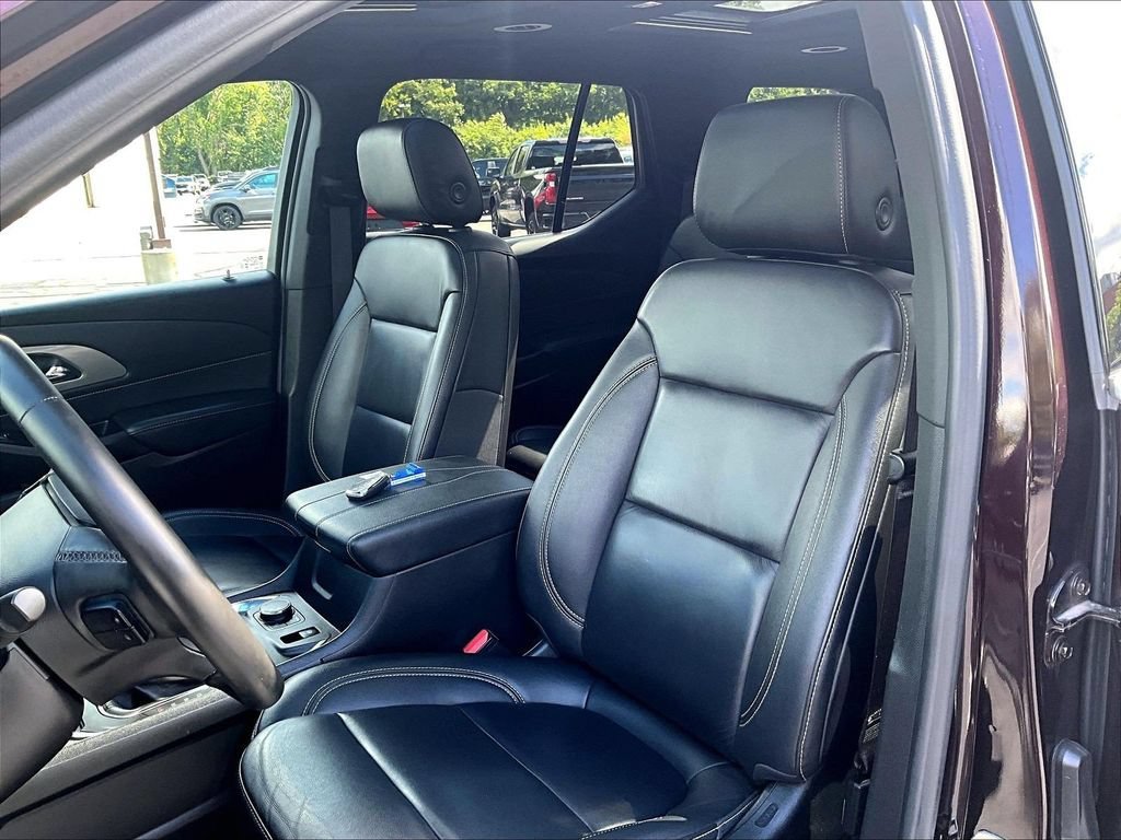 Used 2023 Chevrolet Traverse LT w/ LT Premium Package AWD/4WD image 10