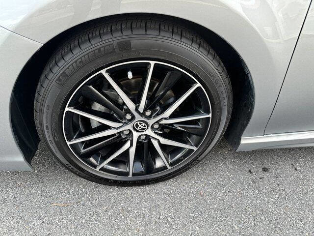 Used 2021 Toyota Camry SE w/ Cold Weather Package image 3