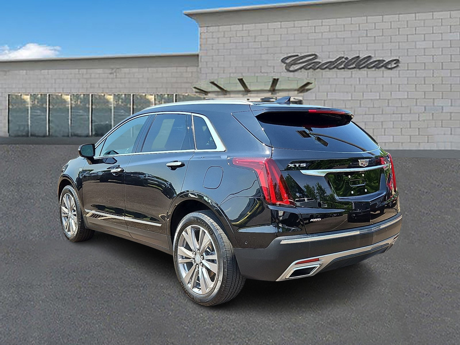 Used 2022 Cadillac XT5 Premium Luxury w/ Technology Package AWD/4WD image 6
