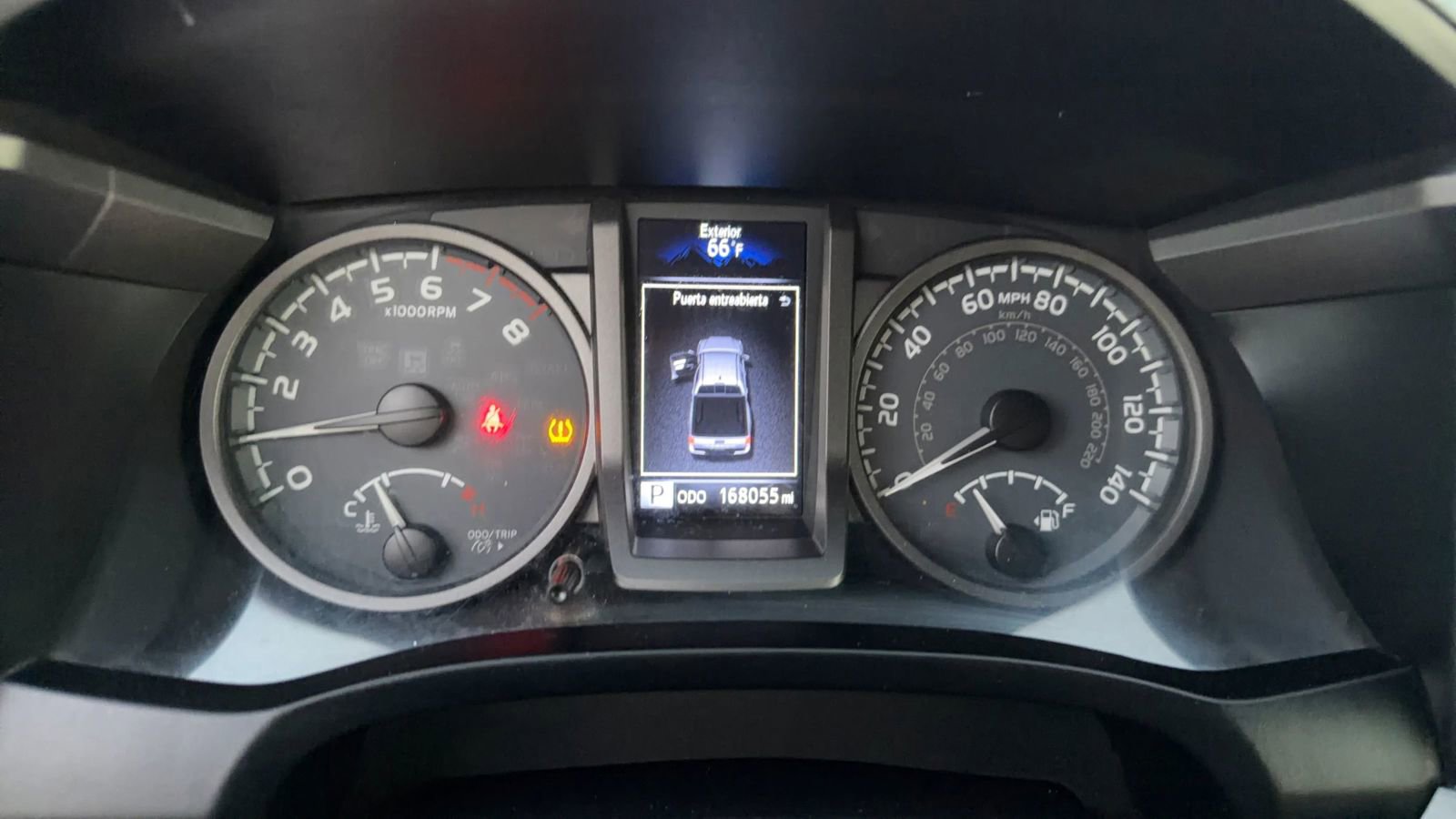 Used 2016 Toyota Tacoma TRD Sport image 9