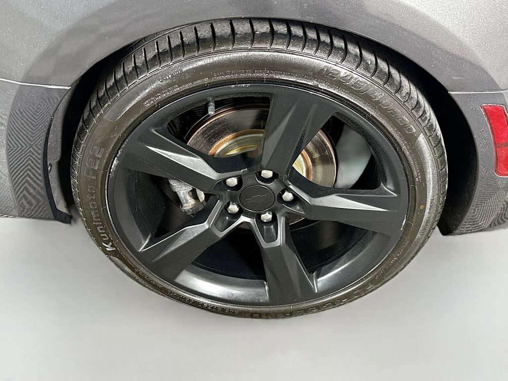 Used 2018 Chevrolet Camaro LT RWD image 29