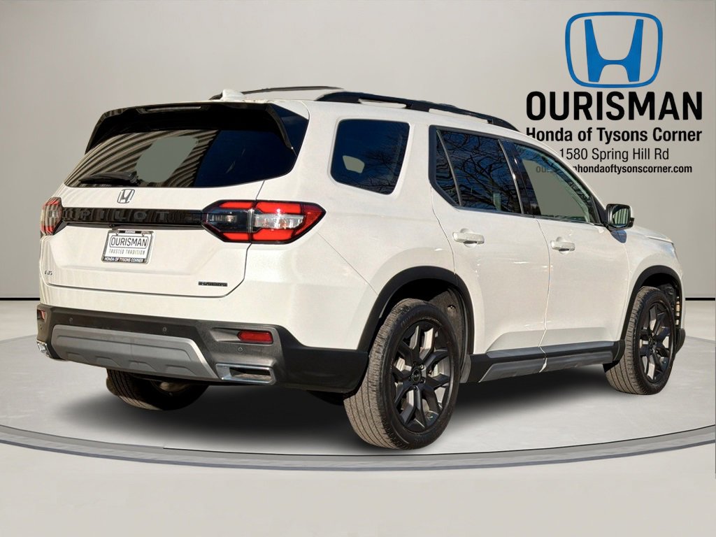 Used 2024 Honda Pilot Touring image 3