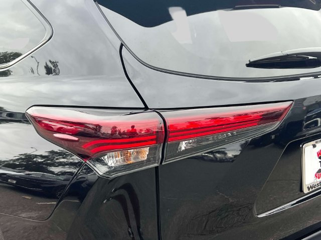 Used 2026 Toyota Highlander XLE AWD/4WD image 13