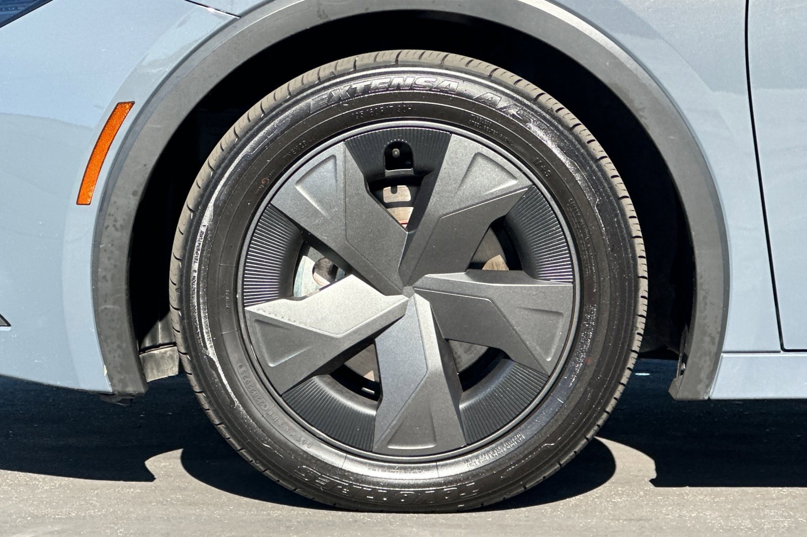 Certified 2024 Toyota Prius LE FWD image 25