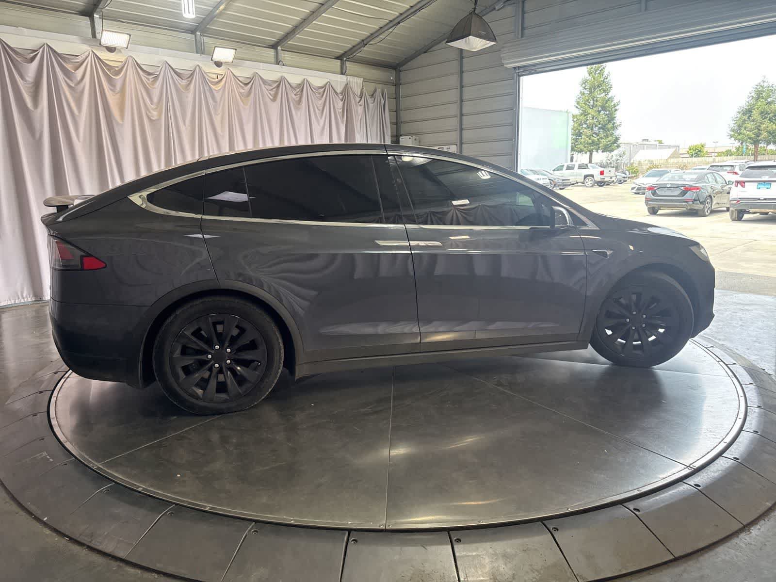 Used 2017 Tesla Model X 75D AWD/4WD image 4