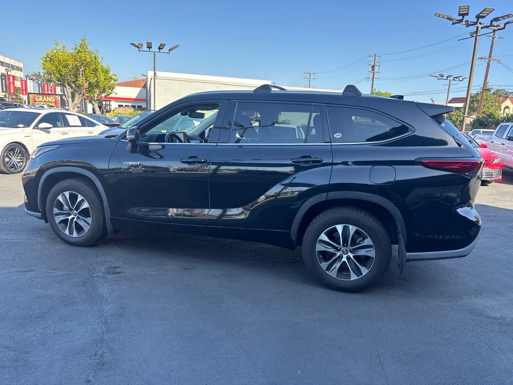 Used 2021 Toyota Highlander XLE FWD image 7