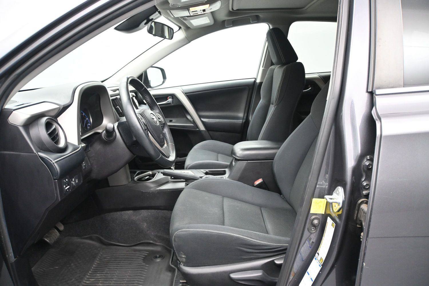 Used 2018 Toyota RAV4 XLE w/ Plus Extra Value Package AWD/4WD image 7
