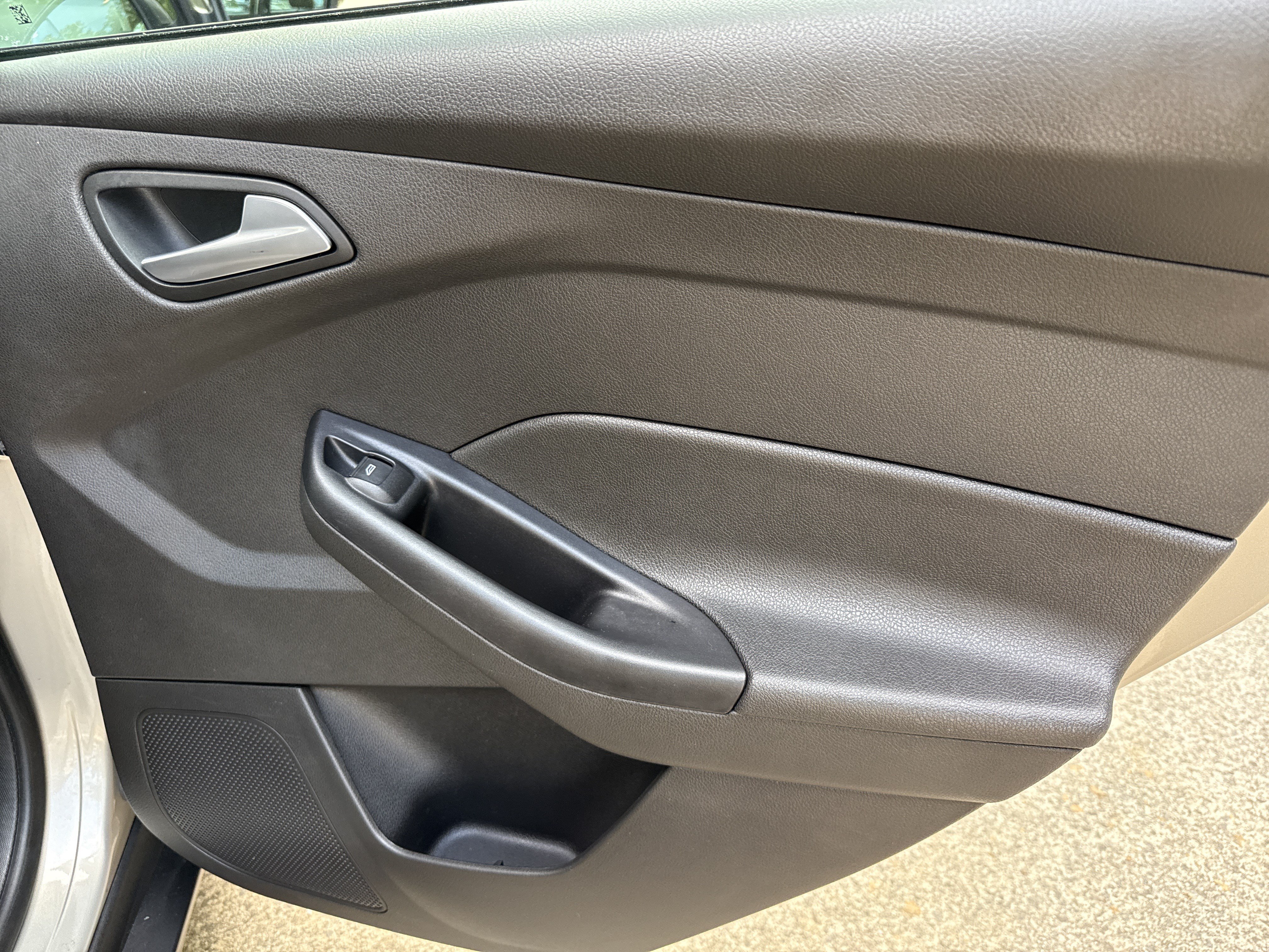 Used 2016 Ford Focus SE w/ SE Power Seat Package FWD image 16