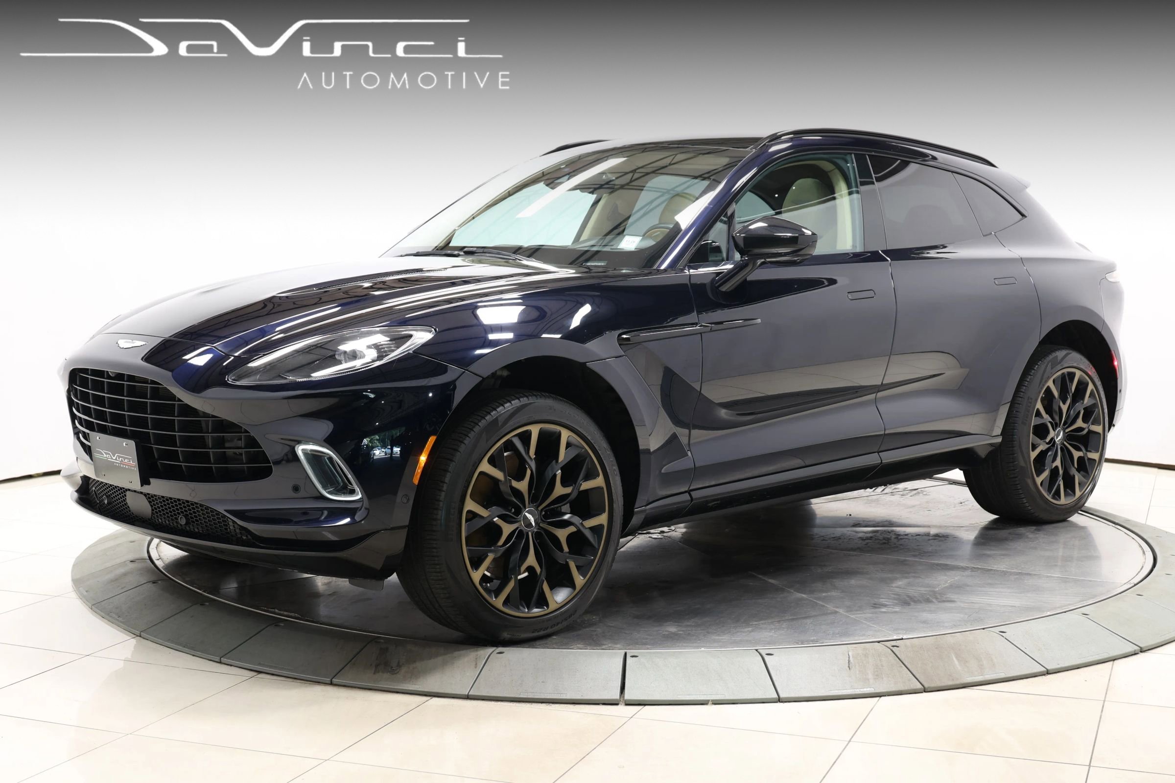 Used 2021 Aston Martin DBX image 1
