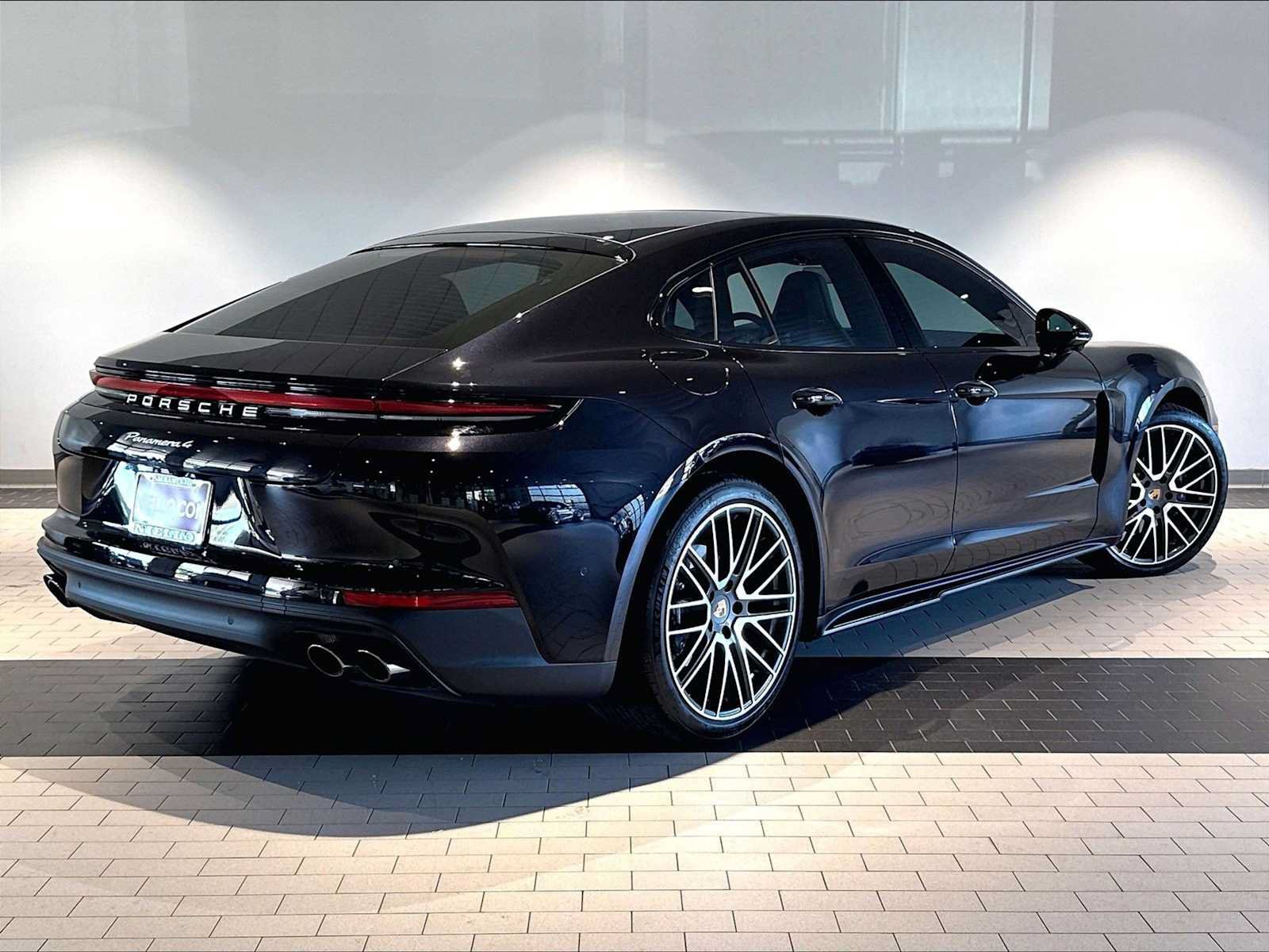 Used 2024 Porsche Panamera 4 w/ Premium Package AWD/4WD image 10