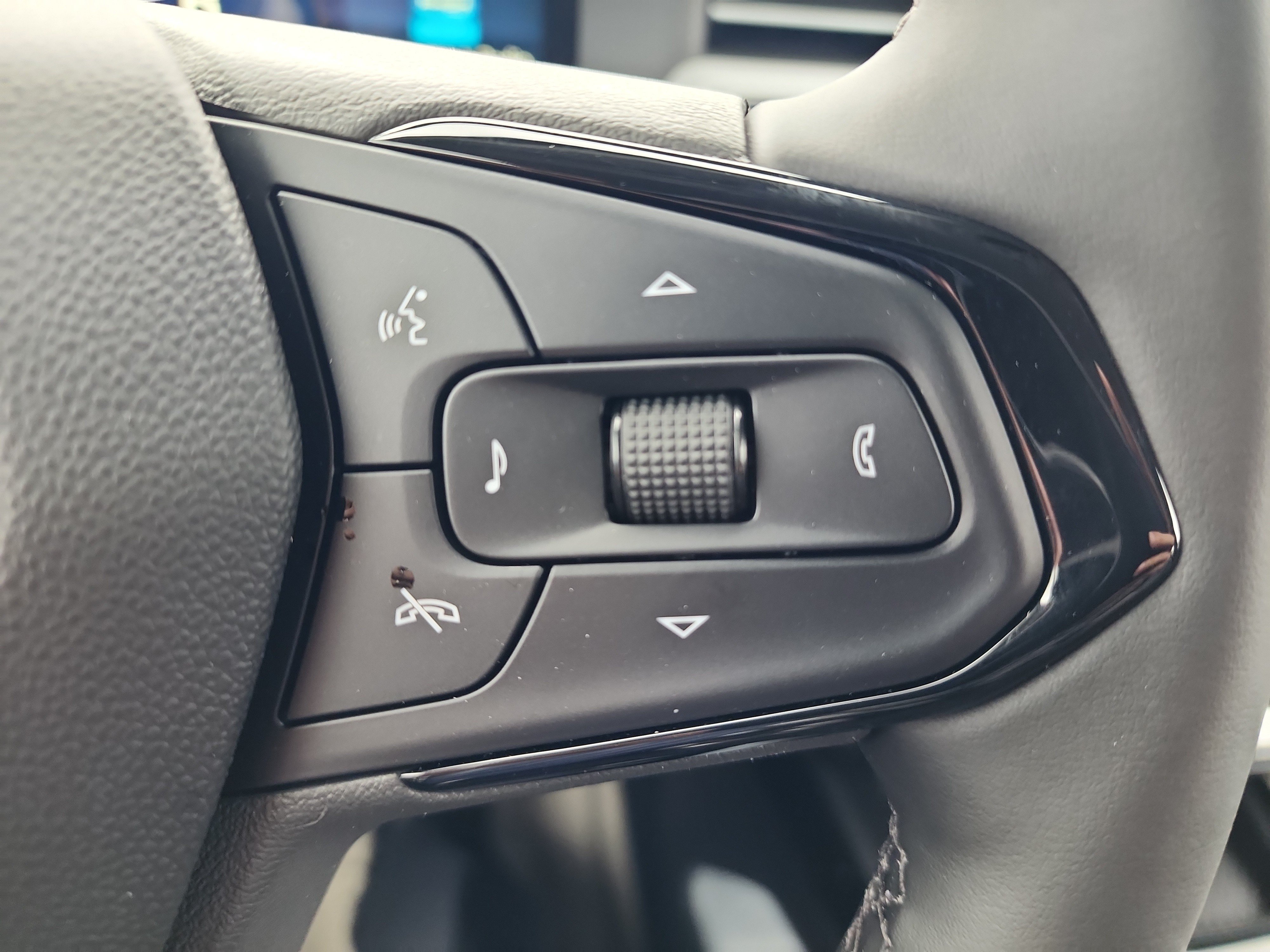 New 2027 Chevrolet Bolt LT w/ Comfort Package FWD image 18