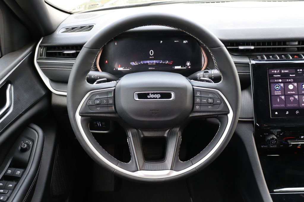 Used 2024 Jeep Grand Cherokee Laredo w/ Luxury Tech Group I AWD/4WD image 17