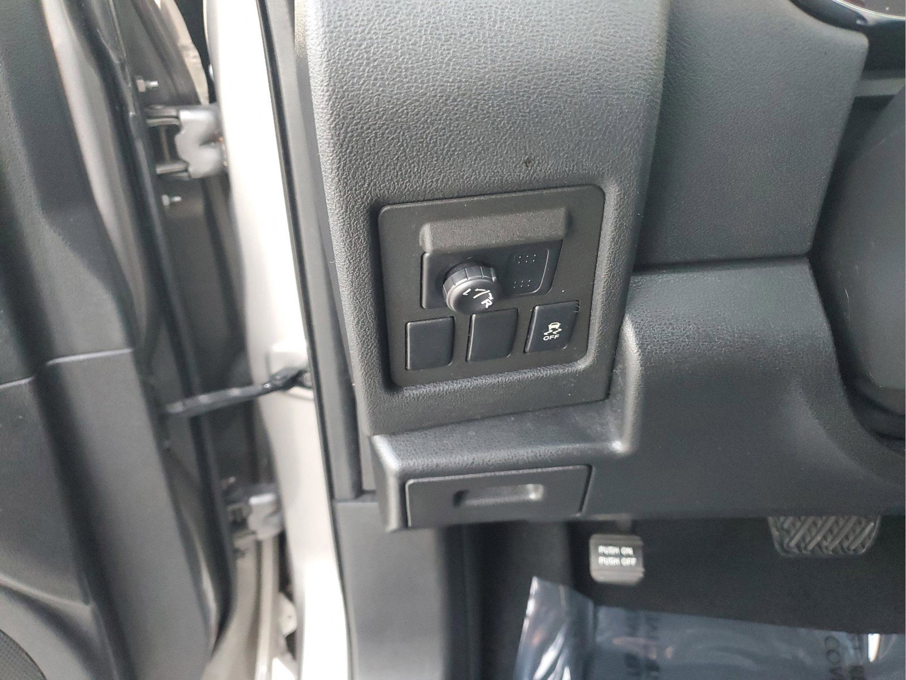 Used 2015 Nissan Rogue S w/ Convenience Package image 25