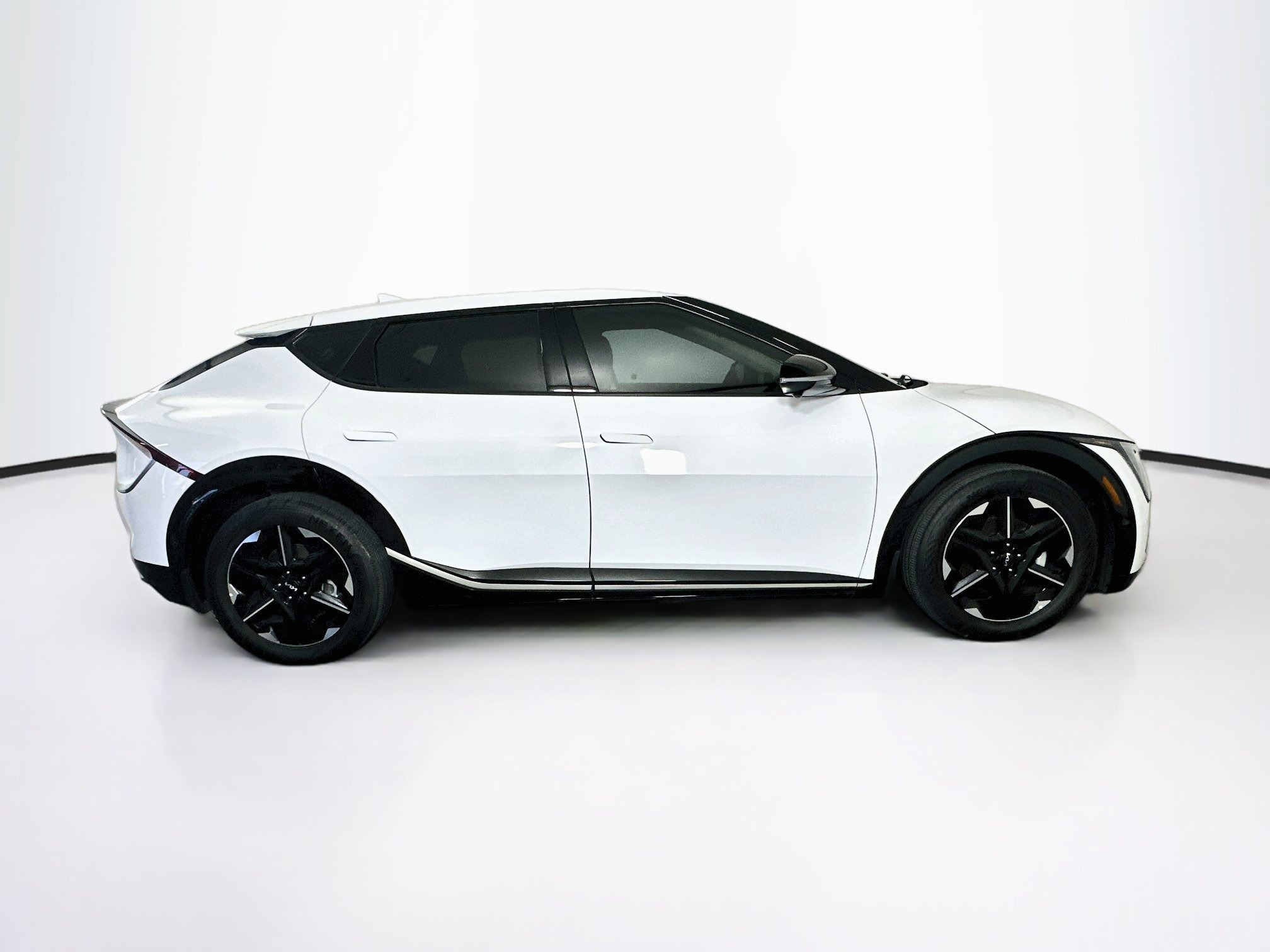 Used 2025 Kia EV6 Wind RWD image 10