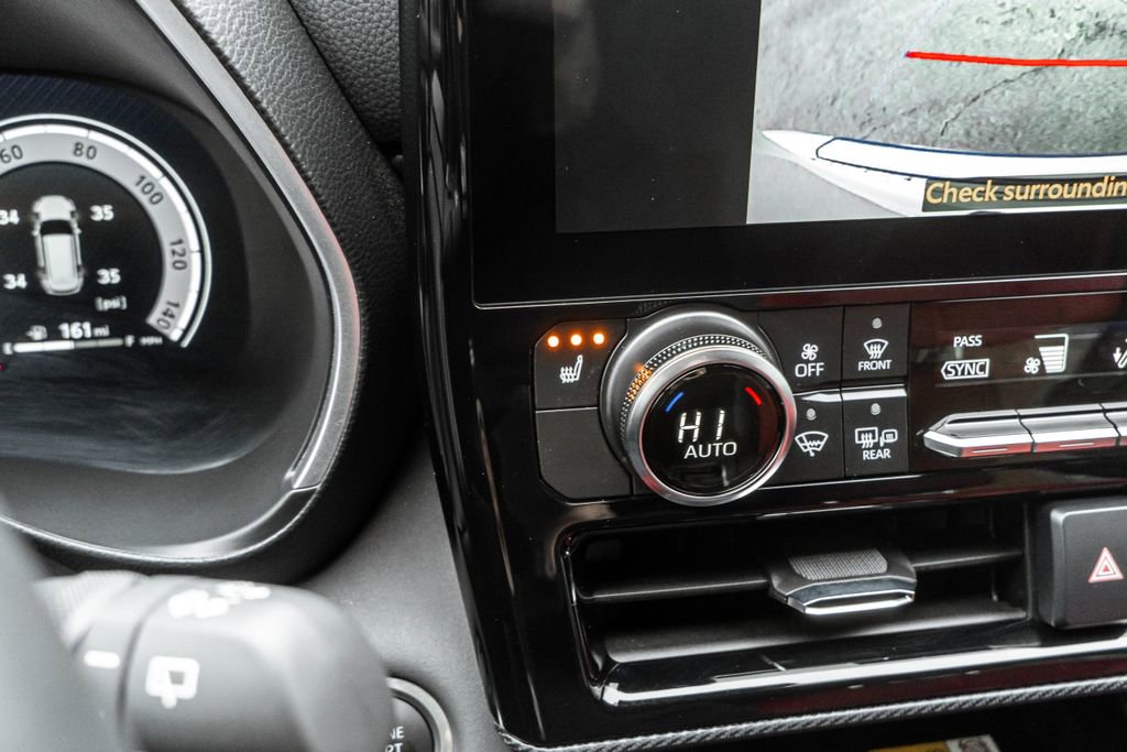 Used 2025 Toyota Highlander XSE AWD/4WD image 9