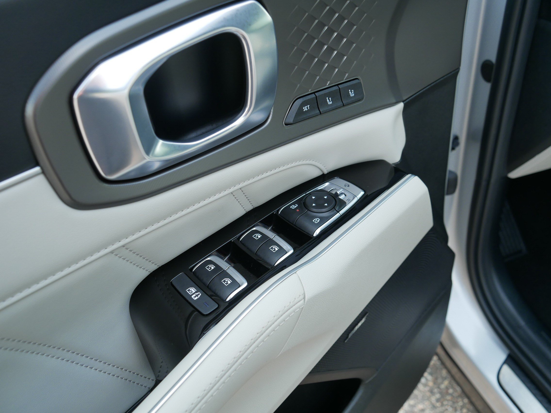 Certified 2025 Kia Sorento SX Prestige AWD/4WD image 19