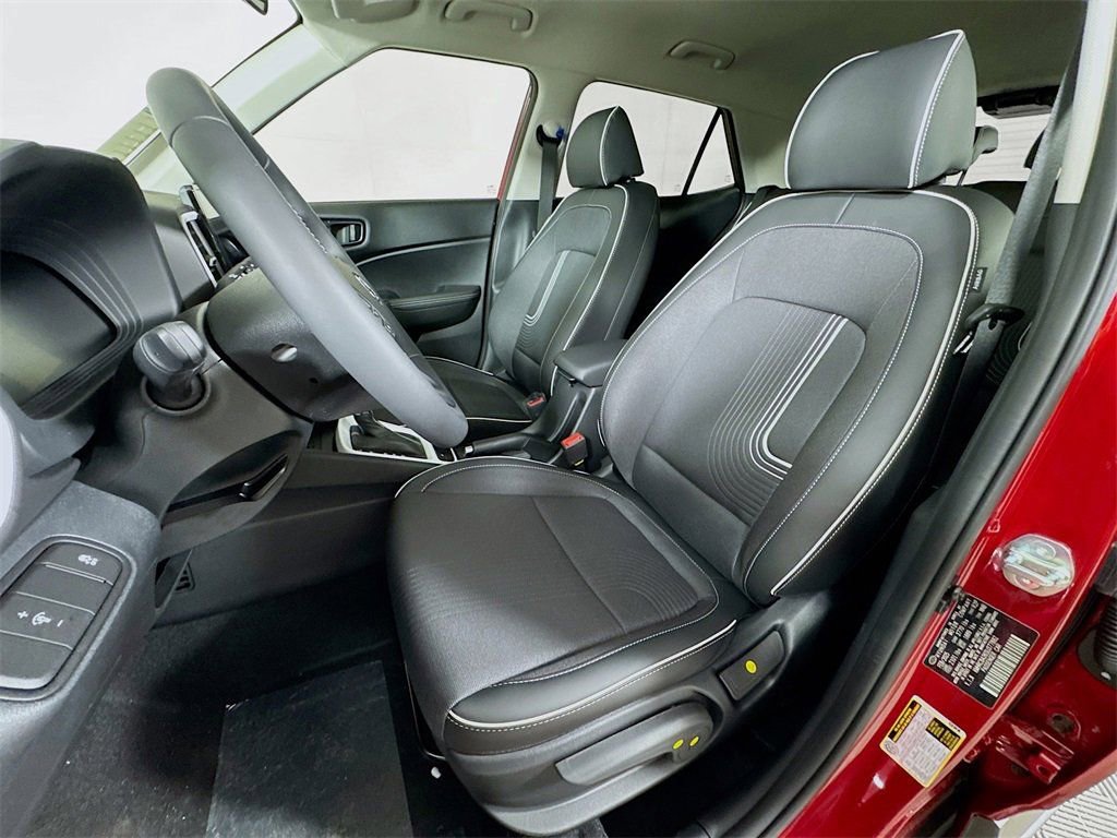 New 2025 Hyundai Venue Limited image 13