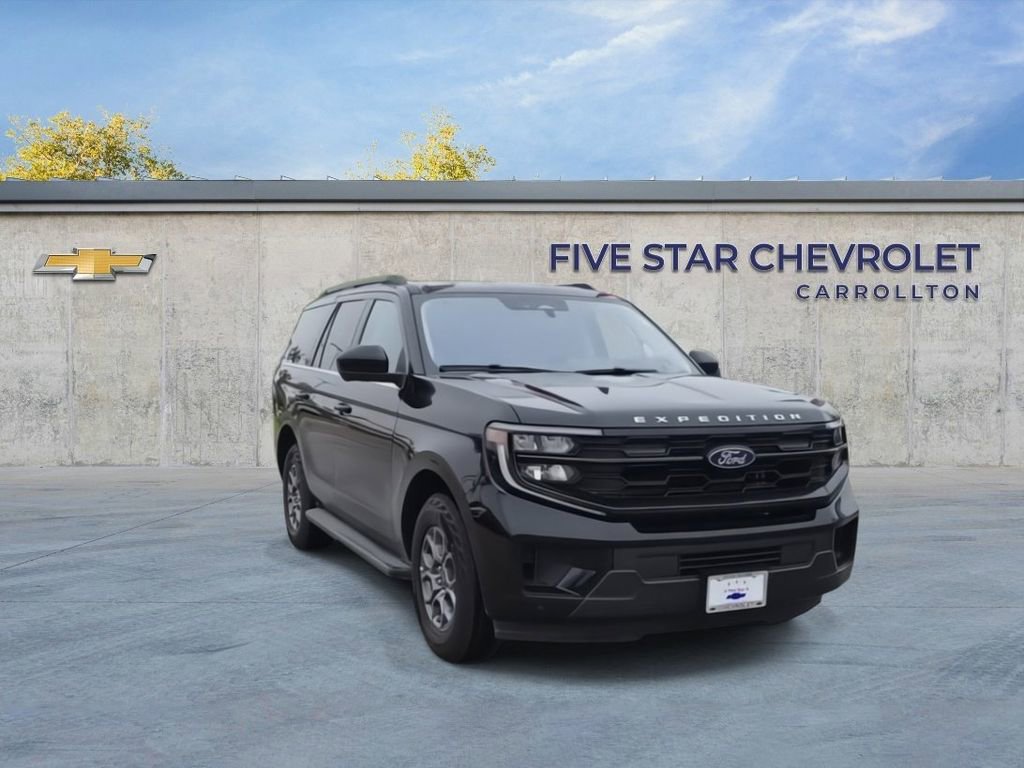 Used 2025 Ford Expedition Active AWD/4WD image 2