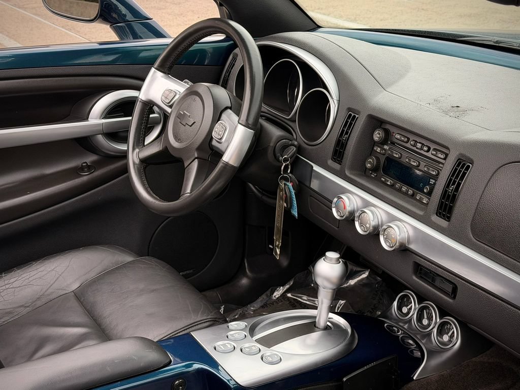 Used 2005 Chevrolet SSR w/ Preferred Equipment Group RWD image 17