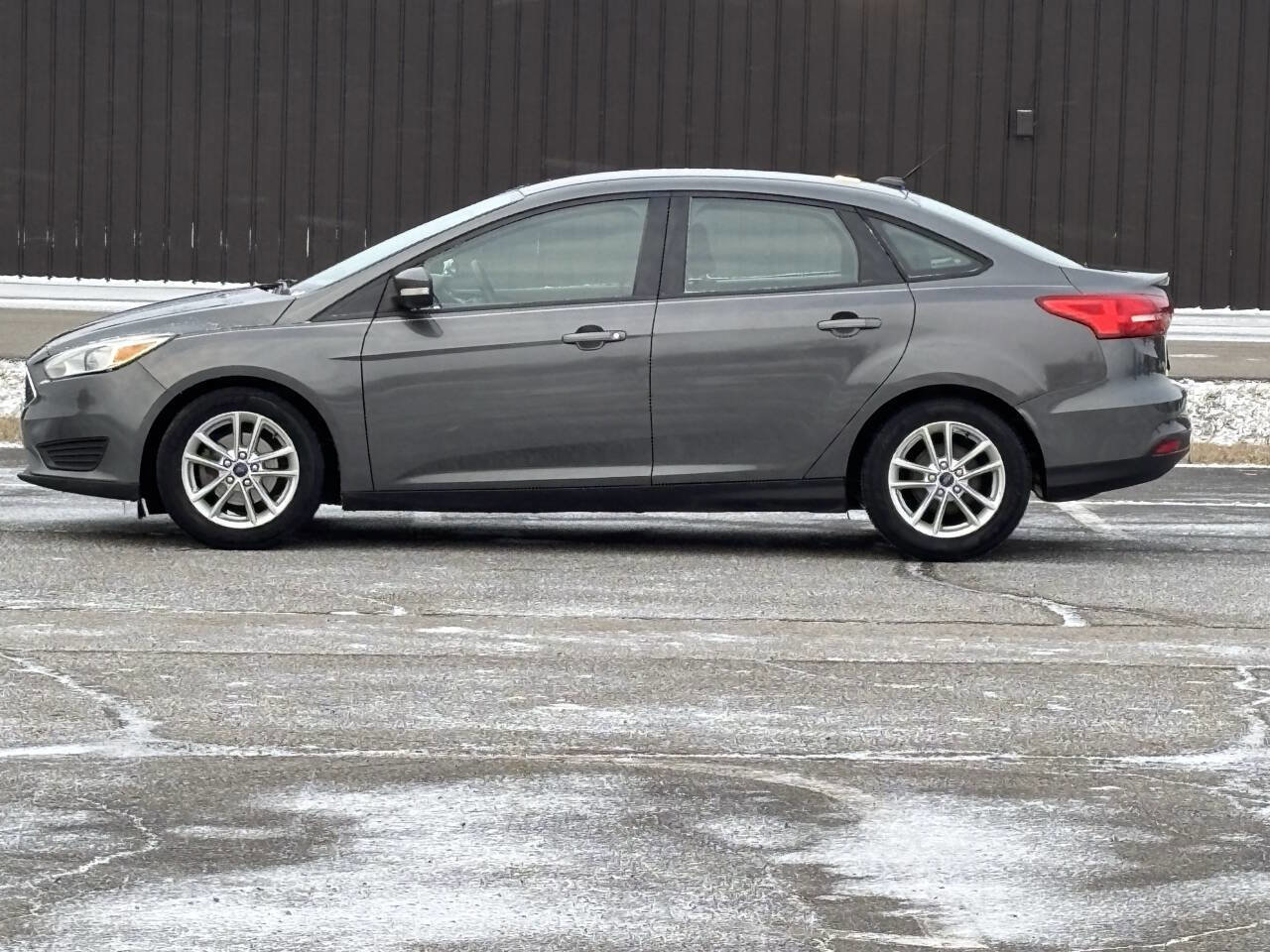 Used 2016 Ford Focus SE image 1