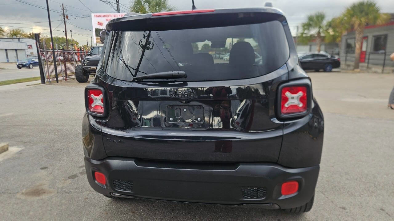Used 2016 Jeep Renegade Latitude AWD/4WD image 3